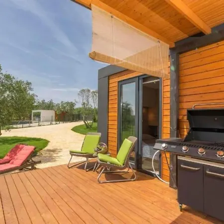 House Ive- Romantische Flucht- Jacuzzi- Pool- By Interhome * Pula
