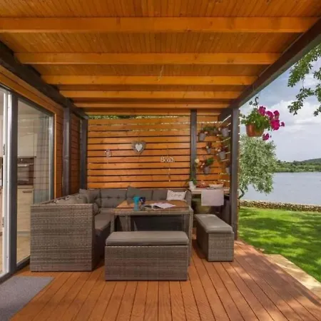 House Ive- Romantische Flucht- Jacuzzi- Pool- By Interhome Ferienhaus Pula