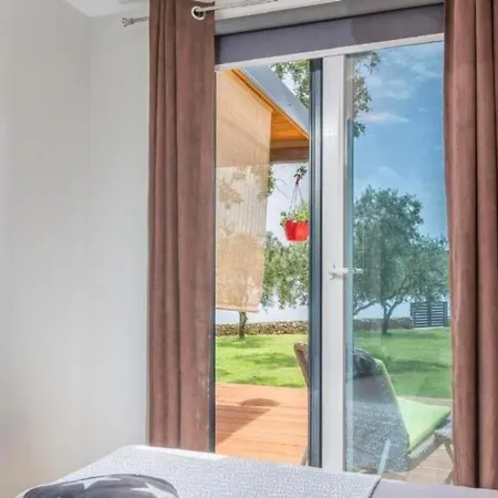 House Ive- Romantische Flucht- Jacuzzi- Pool- By Interhome Ferienhaus *