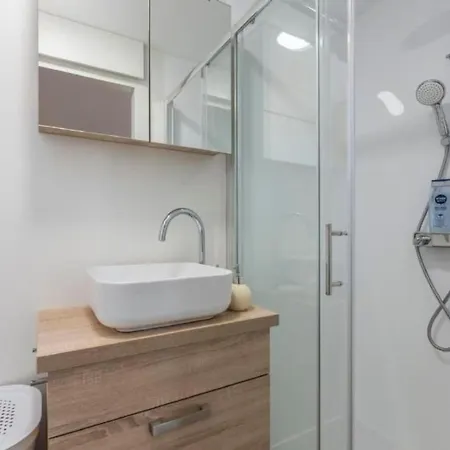 House Ive- Romantische Flucht- Jacuzzi- Pool- By Interhome
