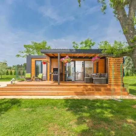 Ferienhaus House Ive- Romantische Flucht- Jacuzzi- Pool- By Interhome