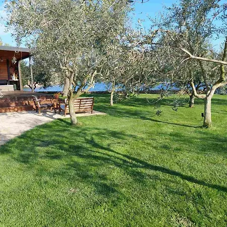 House Ive- Romantische Flucht- Jacuzzi- Pool- By Interhome *